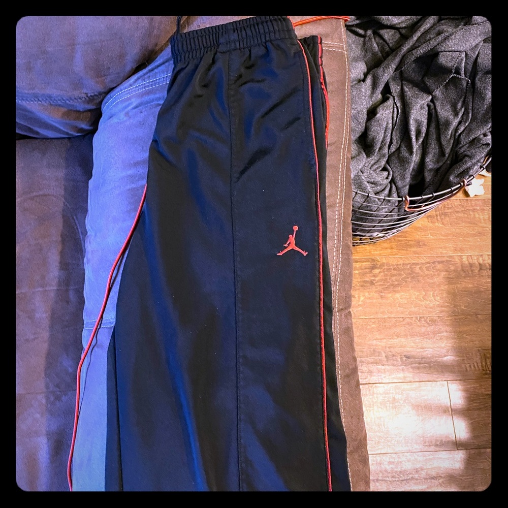 Black and red Jordan sweats only worn 3 times.